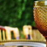 Toques dorados para una decoración elegante en un evento