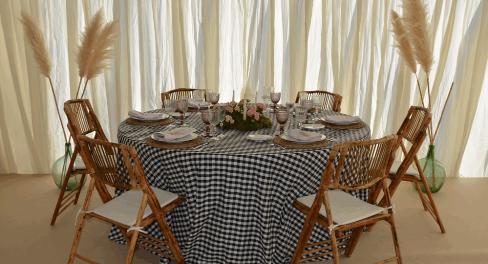 Alt ¿Qué mobiliario alquilar para la comunión de una niña?