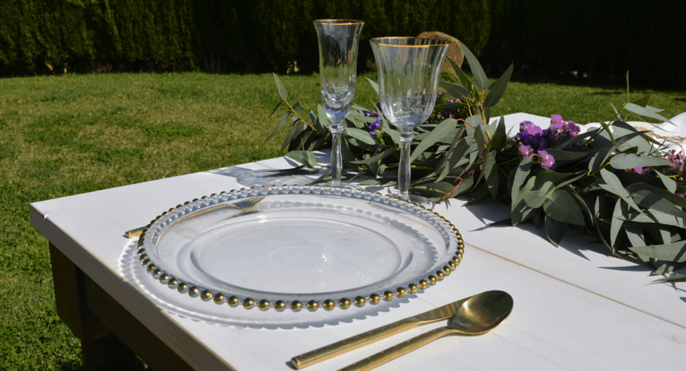 Alt ¿Qué menaje alquilar para un San Valentín inolvidable?